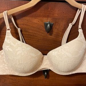 Victoria Secrets Lace Angels Secret Embrace Bra